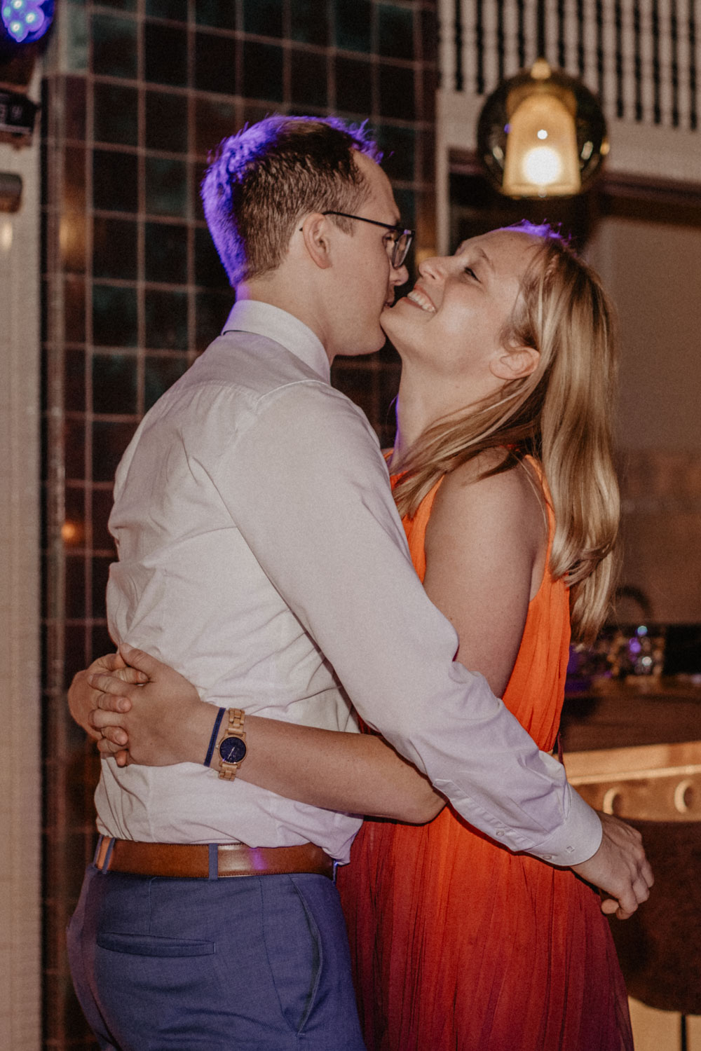 Tanzendes Paar bei Hochzeitsfeier im KWB Köln