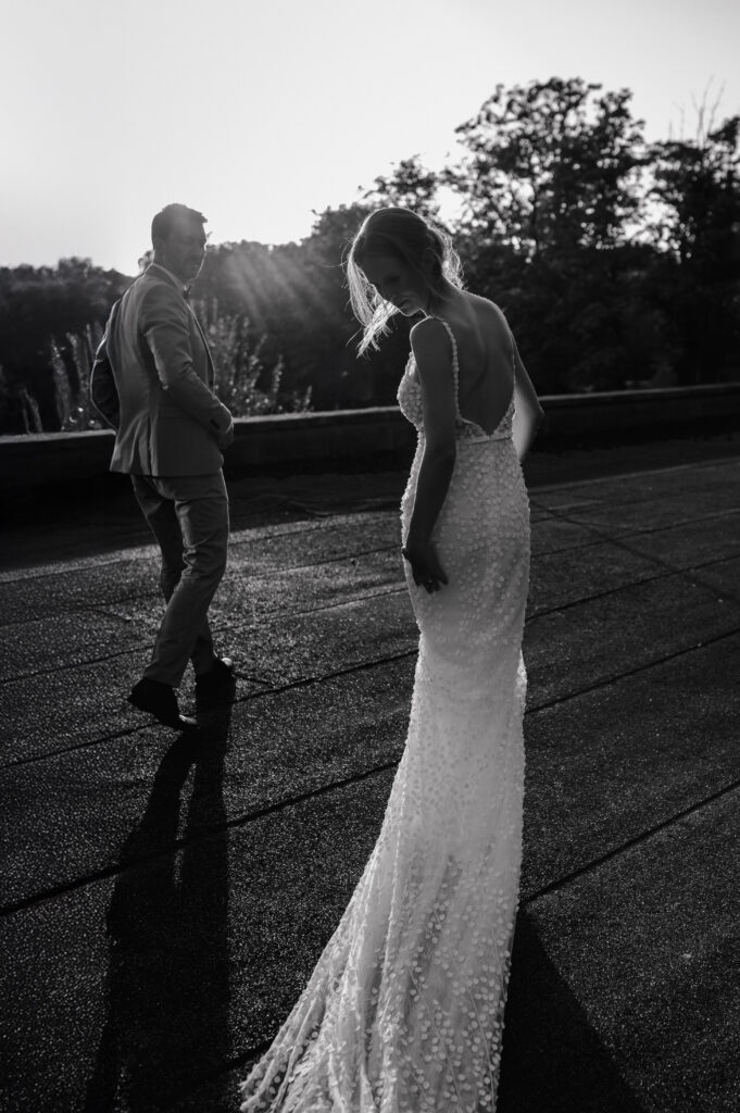 Brautpaar auf Industrieflaeche bei Hochzeit in Waltrop Gasthaus Stromberg