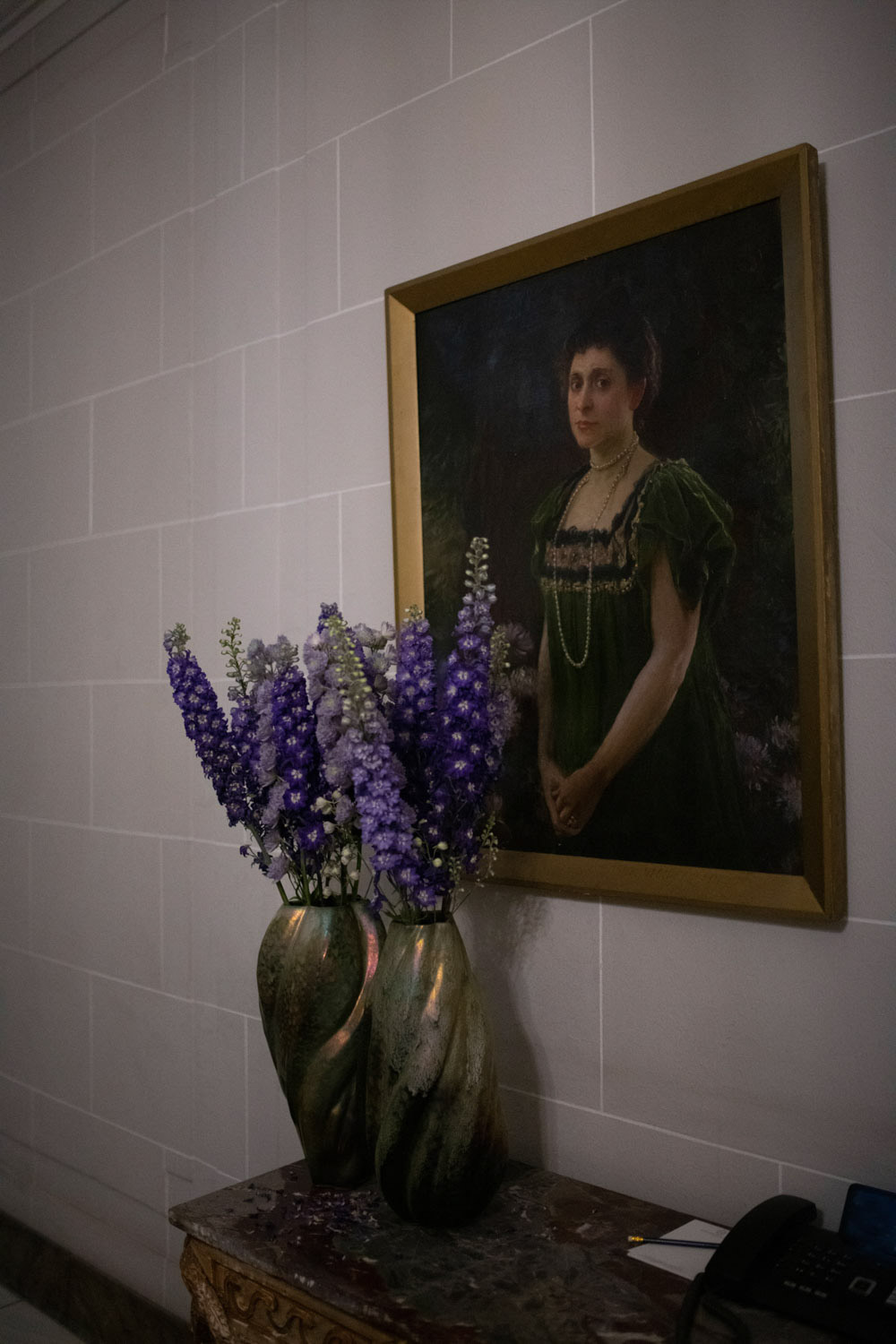 Blumen und Porträtmalerei im Excelsior Hotel Köln