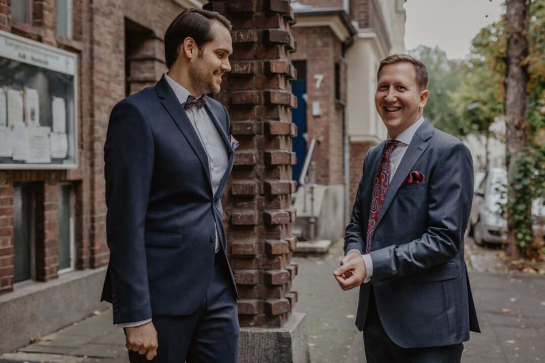 Gleichgeschlechtliches Paar vor der Trauung in Köln