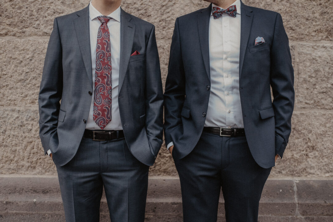 Anzüge der Bräutigame bei gleichgeschlechtlicher Hochzeit