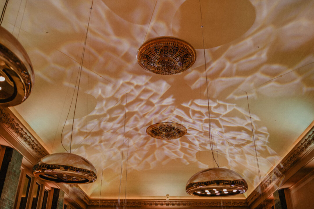 Decke mit Lichtspiel im KWB Stadtpalais Köln