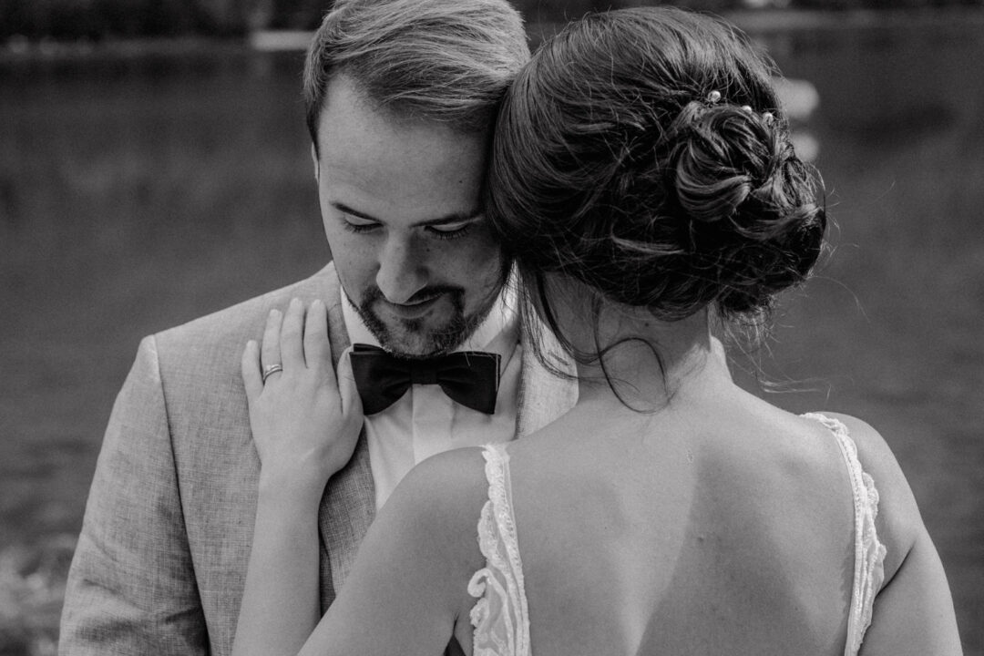 Nahaufnahme vom Brautpaar beim After Wedding Shooting