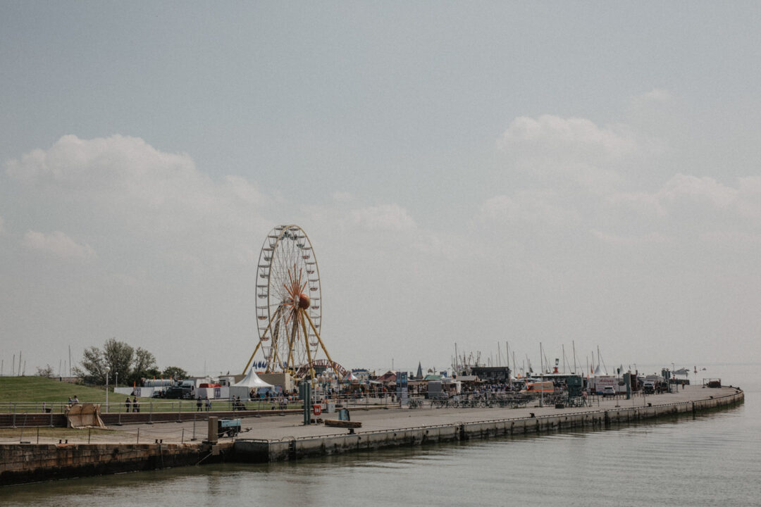 Riesenrad am Hafen von Hooksiel