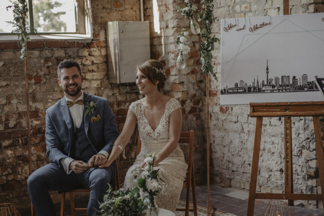 Inniger Moment des Brautpaares während der freien Trauung in Waltrop
