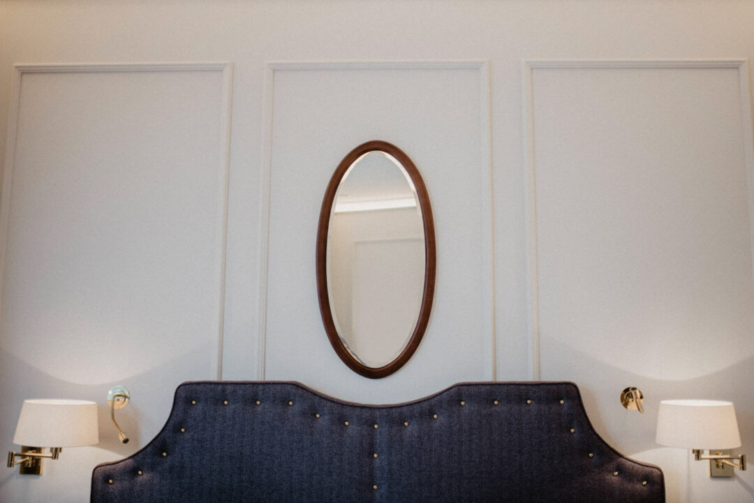 Spiegel über dem Bett im Hotel Excelsior Köln