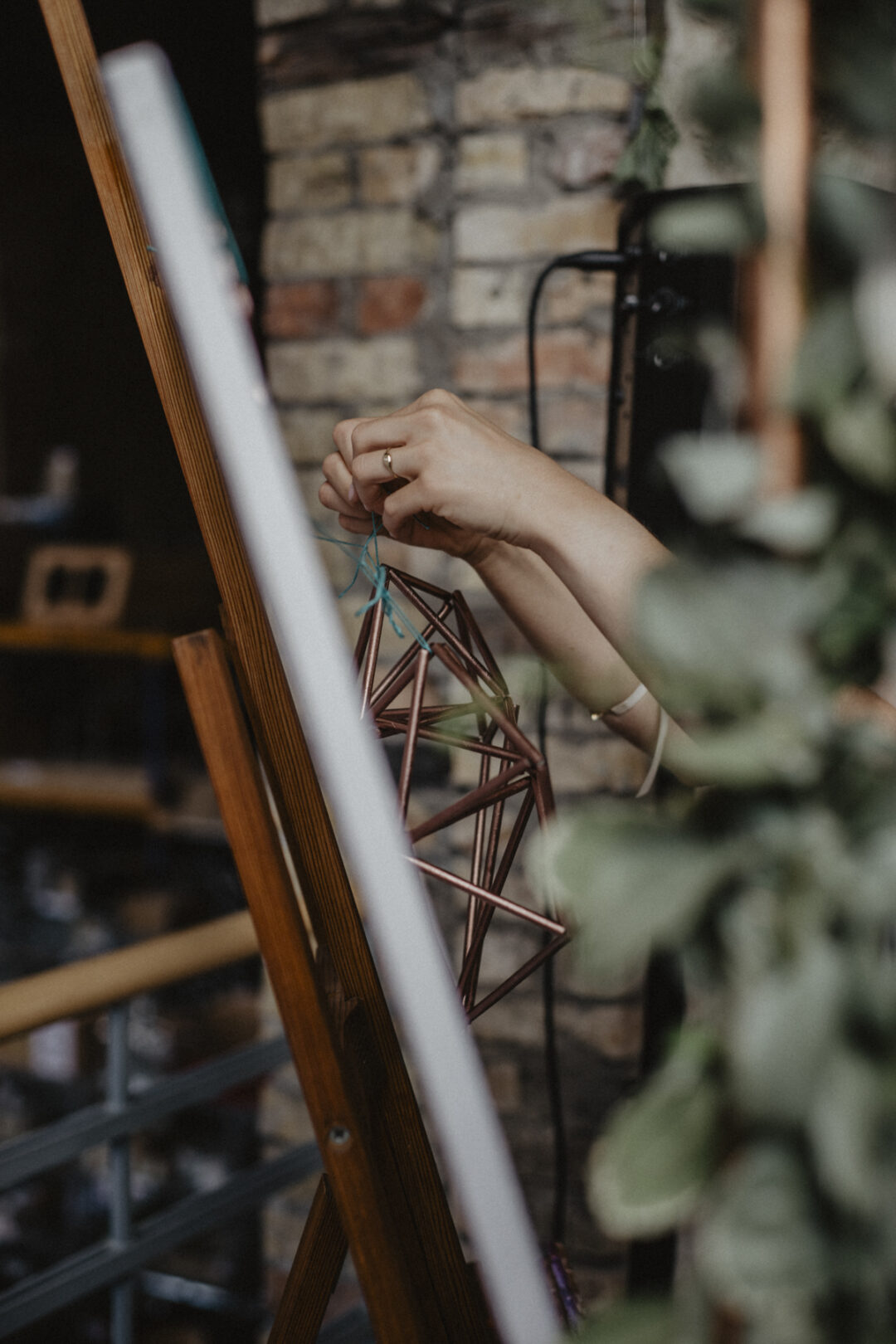 Nahaufnahme der Hochzeitsdeko im Industrial Style im Gasthaus Stromberg