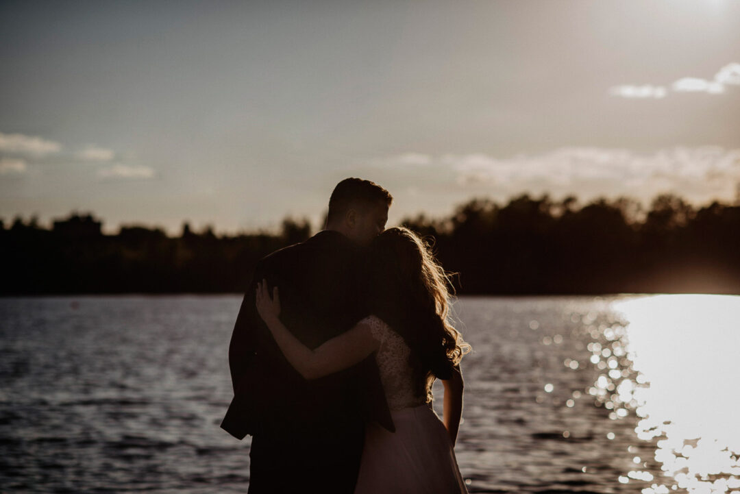 Emotionaler Moment bei Hochzeit am Sandhofsee