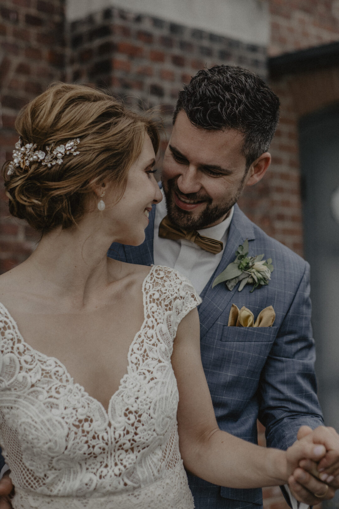 Emotionaler Moment zwischen Braut und Bräutigam