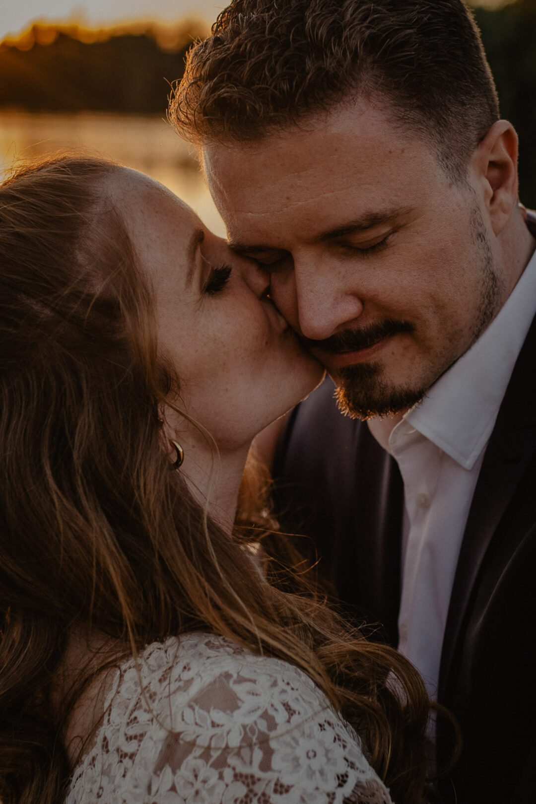 Kuss auf die Wange in Nahaufnahme