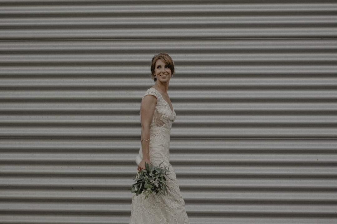 Braut vor industriellem Hintergrund in Waltrop