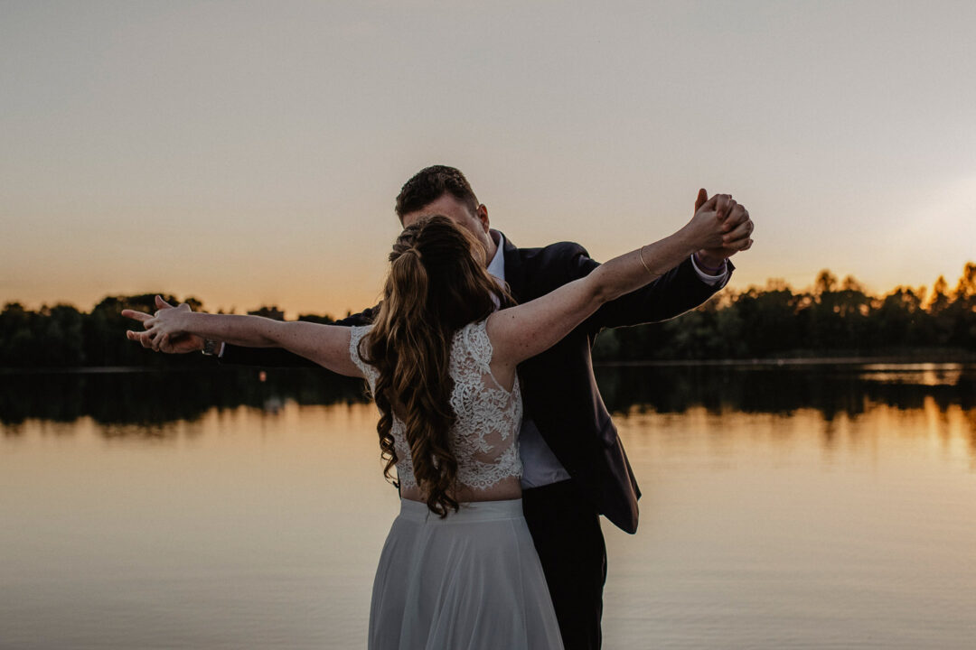 Hochzeitstanz auf dem Steg