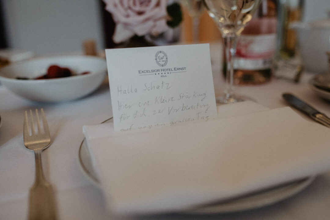 Persönliche Nachricht im Excelsior Hotel Ernst Köln auf dem Tisch