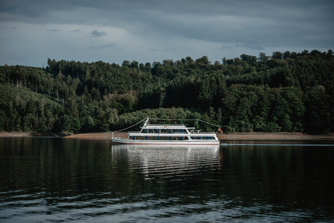 Schiff auf dem Sorpesee für Hochzeitsfeiern