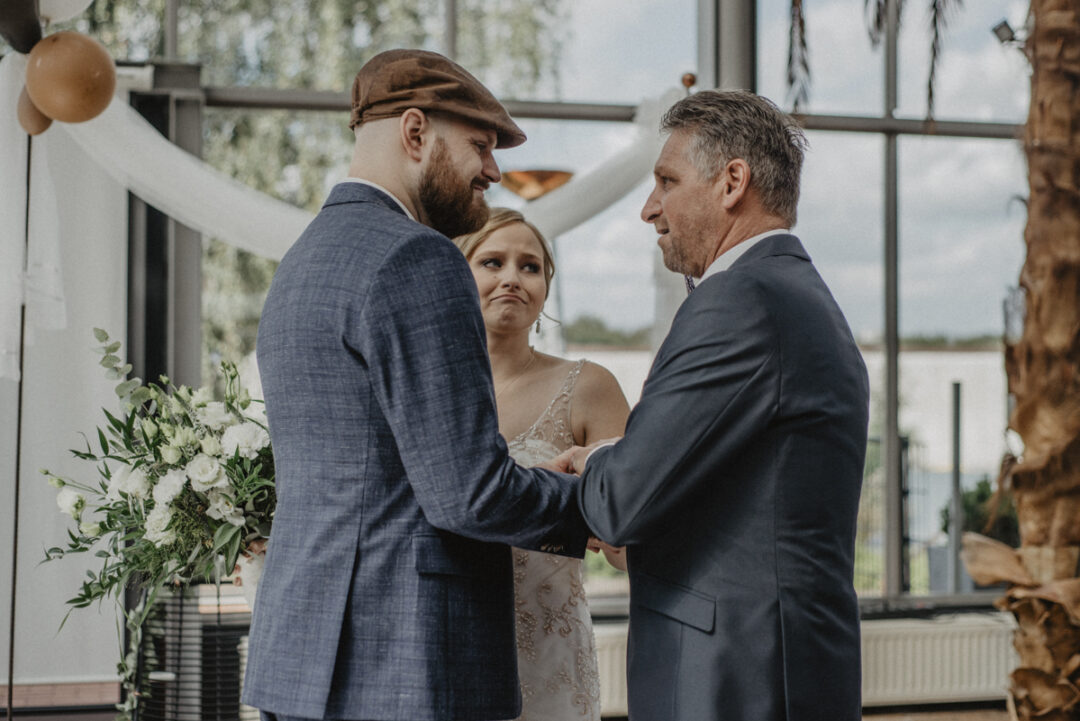 Übergabe der Braut durch den Vater – Gänsehautmoment der Hochzeit