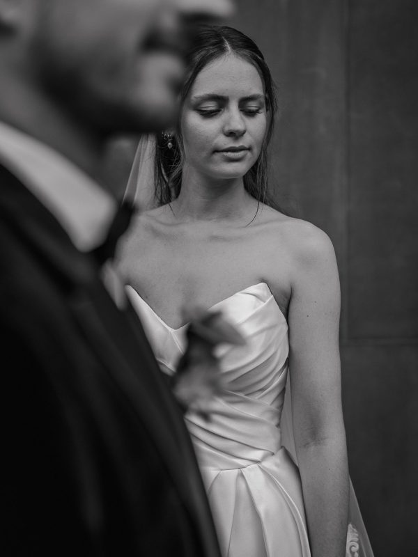 Braut im emotionalen Schwarzweiß-Portrait – Kocherei Bielefeld, NRW